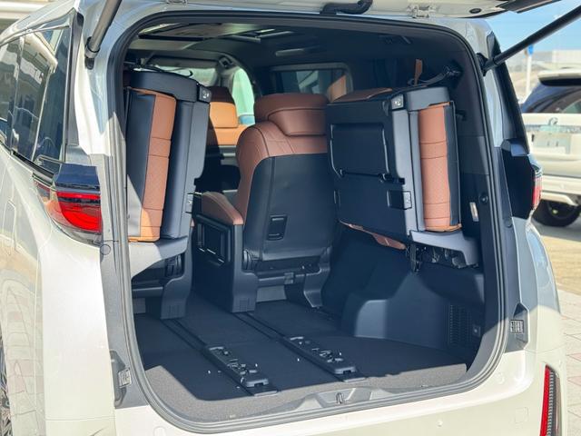 広々としたトランクはゴルフバックも積み込み可能です☆彡