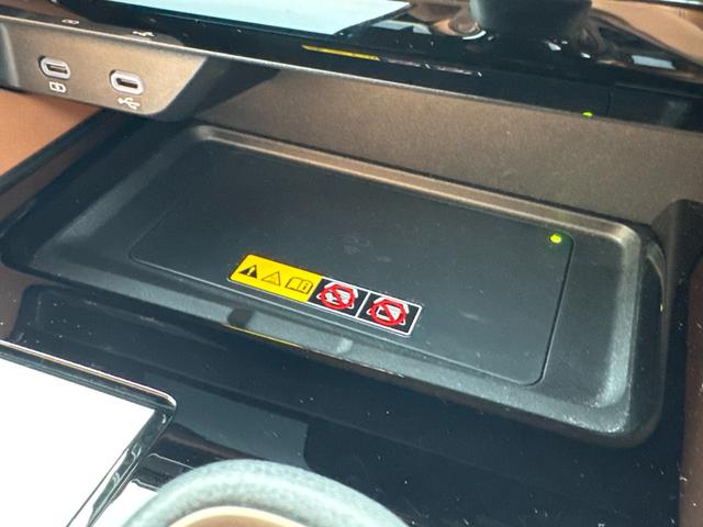 運転席には多機能のボタンが付いています☆彡