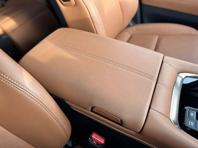 センターコンソールＢＯＸもあり沢山の収納が可能です☆彡