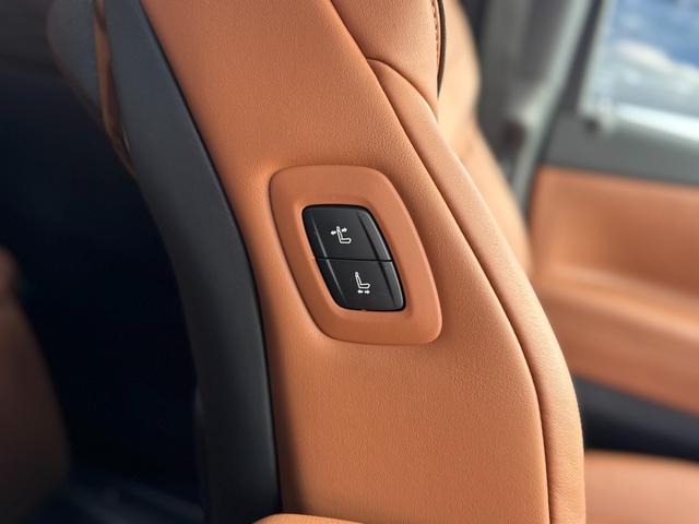 運転席には多機能のボタンが付いています☆彡