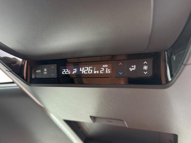 ２列目でもエアコン調節可能です☆彡