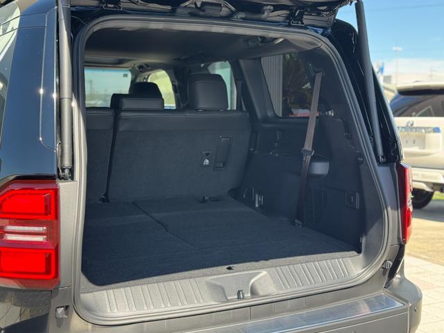 ランドクルーザー２５０ ＶＸ　丸目ＬＬＥＤヘッドライト　モデリスタパッケージ　シグネチャーイルミ　オーバーフェンダー　２０インチＡＷ　ルーフラック　デジタルインナーミラー　ムーンルーフ　パノラマビュー　ブラインドスポットモニター（41枚目）