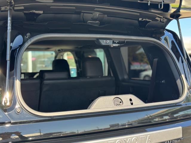 ランドクルーザー２５０ ＶＸ　丸目ＬＬＥＤヘッドライト　モデリスタパッケージ　シグネチャーイルミ　オーバーフェンダー　２０インチＡＷ　ルーフラック　デジタルインナーミラー　ムーンルーフ　パノラマビュー　ブラインドスポットモニター（42枚目）