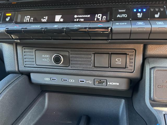 ランドクルーザー２５０ ＶＸ　丸目ＬＬＥＤヘッドライト　モデリスタパッケージ　シグネチャーイルミ　オーバーフェンダー　２０インチＡＷ　ルーフラック　デジタルインナーミラー　ムーンルーフ　パノラマビュー　ブラインドスポットモニター（64枚目）