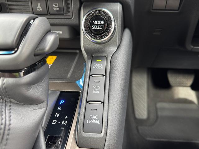 ランドクルーザー２５０ ＺＸファーストエディション　丸目ＬＥＤヘッドランプ　ＪＢＬプレミアムサウンド　　ハンズフリーパワーバックドア　トヨタチームメイト　ムーンルーフ　デジタルインナーミラー　１２．３インチディスプレイ　パノラミックビューモニター（63枚目）