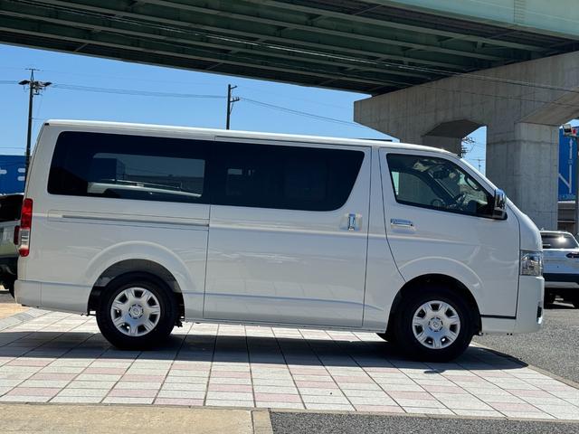 ハイエースバン ロングスーパーGL ダークプライムS パノラミックビューモニター デジタルインナーミラー 両側パワースライドドア LEDヘッド・フォグライト 黒ハーフレザーシート 純正15インチスチールホイール アクセサリーコンセント スマートキー(6枚目)