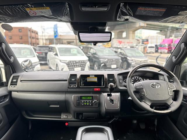 ハイエースバン ロングスーパーGL ダークプライムS パノラミックビューモニター デジタルインナーミラー 両側パワースライドドア LEDヘッド・フォグライト 黒ハーフレザーシート 純正15インチスチールホイール アクセサリーコンセント スマートキー(8枚目)