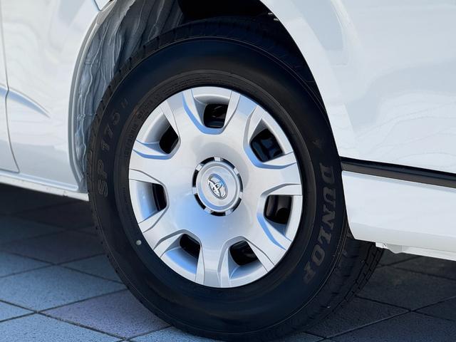 ハイエースバン ロングスーパーGL ダークプライムS パノラミックビューモニター デジタルインナーミラー 両側パワースライドドア LEDヘッド・フォグライト 黒ハーフレザーシート 純正15インチスチールホイール アクセサリーコンセント スマートキー(26枚目)