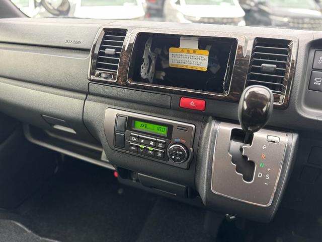 ハイエースバン ロングスーパーGL ダークプライムS パノラミックビューモニター デジタルインナーミラー 両側パワースライドドア LEDヘッド・フォグライト 黒ハーフレザーシート 純正15インチスチールホイール アクセサリーコンセント スマートキー(49枚目)