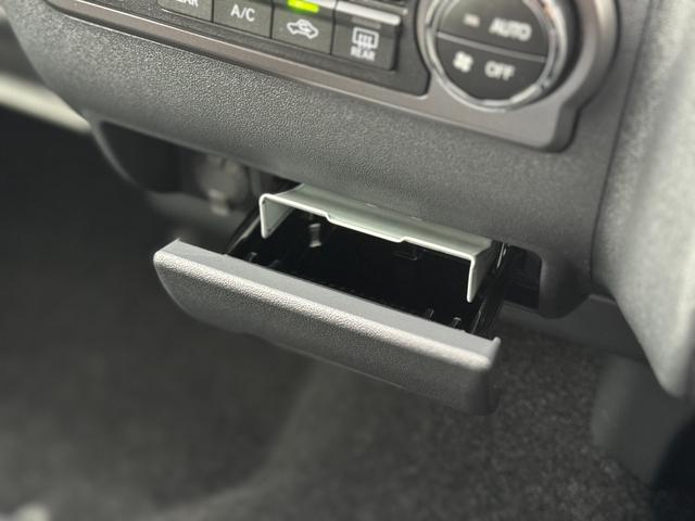 ハイエースバン ロングスーパーGL ダークプライムS パノラミックビューモニター デジタルインナーミラー 両側パワースライドドア LEDヘッド・フォグライト 黒ハーフレザーシート 純正15インチスチールホイール アクセサリーコンセント スマートキー(53枚目)