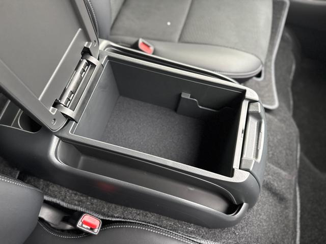 ハイエースバン ロングスーパーGL ダークプライムS パノラミックビューモニター デジタルインナーミラー 両側パワースライドドア LEDヘッド・フォグライト 黒ハーフレザーシート 純正15インチスチールホイール アクセサリーコンセント スマートキー(56枚目)