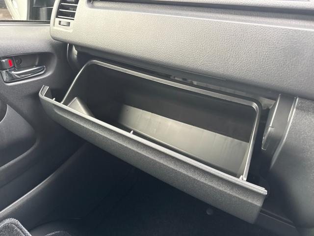 ハイエースバン ロングスーパーGL ダークプライムS パノラミックビューモニター デジタルインナーミラー 両側パワースライドドア LEDヘッド・フォグライト 黒ハーフレザーシート 純正15インチスチールホイール アクセサリーコンセント スマートキー(68枚目)