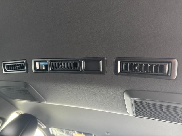 ハイエースバン ロングスーパーGL ダークプライムS パノラミックビューモニター デジタルインナーミラー 両側パワースライドドア LEDヘッド・フォグライト 黒ハーフレザーシート 純正15インチスチールホイール アクセサリーコンセント スマートキー(70枚目)