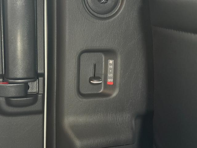 ハイエースバン ロングスーパーGL ダークプライムS パノラミックビューモニター デジタルインナーミラー 両側パワースライドドア LEDヘッド・フォグライト 黒ハーフレザーシート 純正15インチスチールホイール アクセサリーコンセント スマートキー(71枚目)