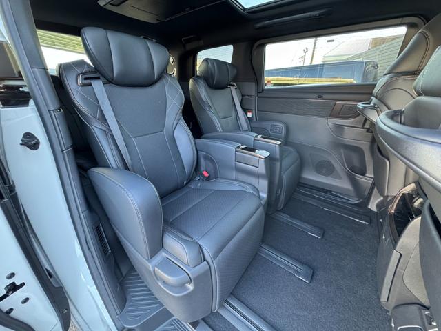 ヴェルファイアハイブリッド Ｚ　プレミア　１３．２型有機ＥＬ後席モニター　デジタルインナーミラー　左右独立ムーンルーフ　トヨタチームメイトアドバンストパーク　カラーヘッドアップディスプレイ　パノラミックビューモニター　ブラインドスポットモニタ（49枚目）