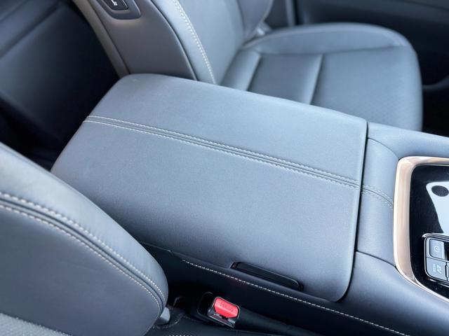 ヴェルファイアハイブリッド Ｚ　プレミア　１３．２型有機ＥＬ後席モニター　デジタルインナーミラー　左右独立ムーンルーフ　トヨタチームメイトアドバンストパーク　カラーヘッドアップディスプレイ　パノラミックビューモニター　ブラインドスポットモニタ（64枚目）