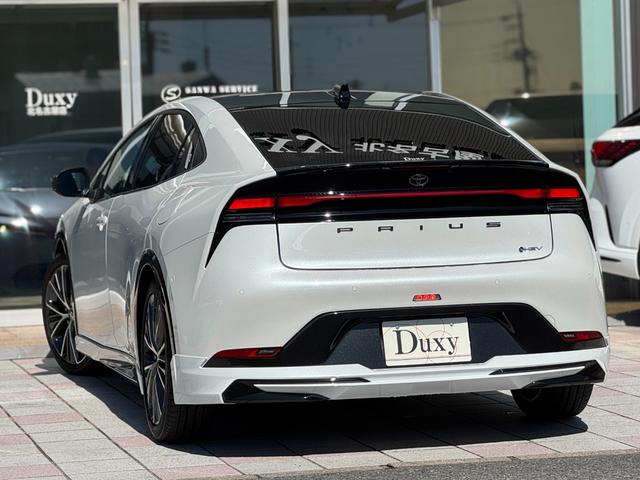 プリウス Ｚ　モデリスタエアロ（Ｆ／Ｓ／Ｒ）　パノラマルーフ　デジタルインナーミラー　寒冷地仕様　１２．３インチディスプレイオーディオ　パノラミックビューモニター　ブラインドスポットモニター　純正１９インチＡＷ（7枚目）