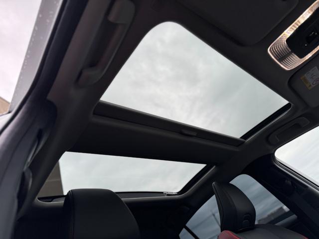 プリウス Ｚ　モデリスタエアロ（Ｆ／Ｓ／Ｒ）　パノラマルーフ　デジタルインナーミラー　寒冷地仕様　１２．３インチディスプレイオーディオ　パノラミックビューモニター　ブラインドスポットモニター　純正１９インチＡＷ（9枚目）