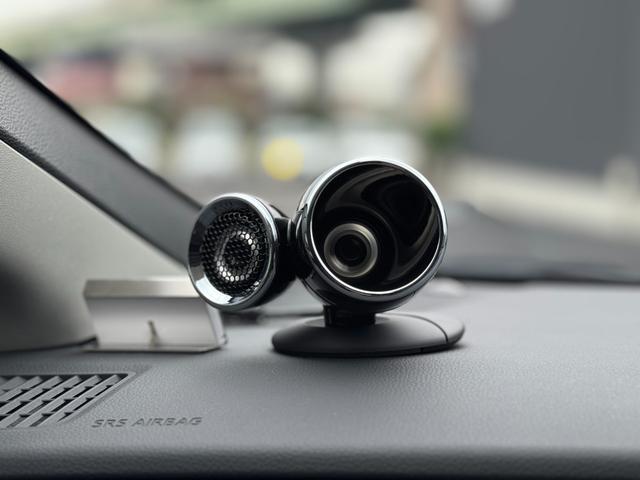 プリウス Ｚ　モデリスタエアロ（Ｆ／Ｓ／Ｒ）　パノラマルーフ　デジタルインナーミラー　寒冷地仕様　１２．３インチディスプレイオーディオ　パノラミックビューモニター　ブラインドスポットモニター　純正１９インチＡＷ（11枚目）