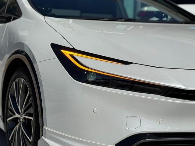 プリウス Ｚ　モデリスタエアロ（Ｆ／Ｓ／Ｒ）　パノラマルーフ　デジタルインナーミラー　寒冷地仕様　１２．３インチディスプレイオーディオ　パノラミックビューモニター　ブラインドスポットモニター　純正１９インチＡＷ（25枚目）