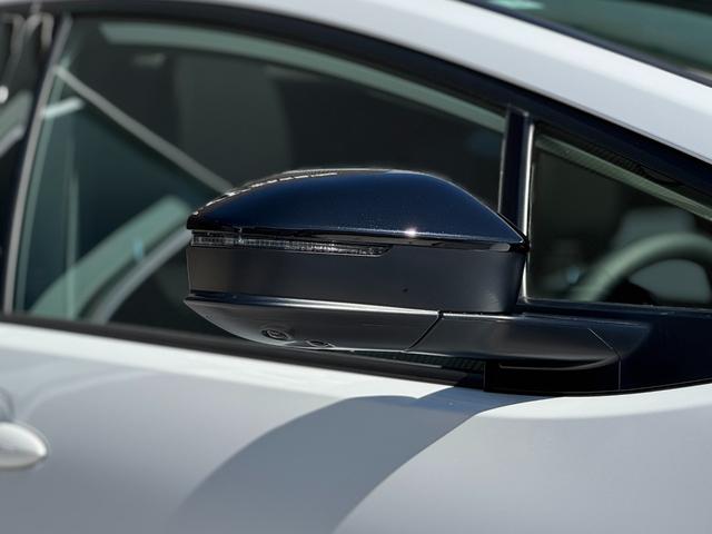 プリウス Ｚ　モデリスタエアロ（Ｆ／Ｓ／Ｒ）　パノラマルーフ　デジタルインナーミラー　寒冷地仕様　１２．３インチディスプレイオーディオ　パノラミックビューモニター　ブラインドスポットモニター　純正１９インチＡＷ（27枚目）