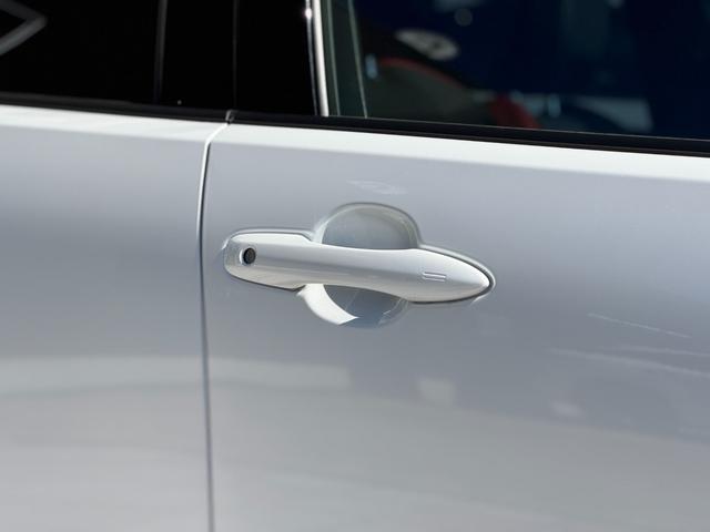 プリウス Ｚ　モデリスタエアロ（Ｆ／Ｓ／Ｒ）　パノラマルーフ　デジタルインナーミラー　寒冷地仕様　１２．３インチディスプレイオーディオ　パノラミックビューモニター　ブラインドスポットモニター　純正１９インチＡＷ（30枚目）