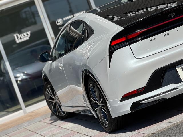 プリウス Ｚ　モデリスタエアロ（Ｆ／Ｓ／Ｒ）　パノラマルーフ　デジタルインナーミラー　寒冷地仕様　１２．３インチディスプレイオーディオ　パノラミックビューモニター　ブラインドスポットモニター　純正１９インチＡＷ（37枚目）