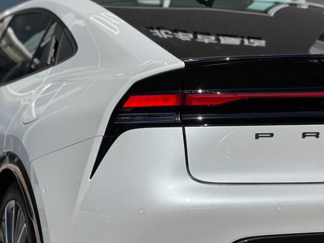 プリウス Ｚ　モデリスタエアロ（Ｆ／Ｓ／Ｒ）　パノラマルーフ　デジタルインナーミラー　寒冷地仕様　１２．３インチディスプレイオーディオ　パノラミックビューモニター　ブラインドスポットモニター　純正１９インチＡＷ（40枚目）