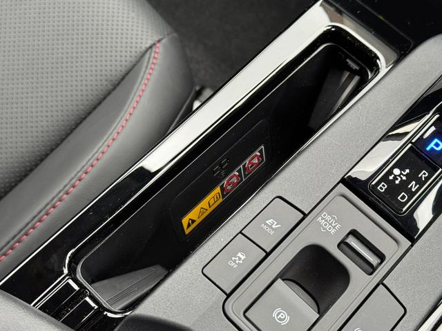 プリウス Ｚ　モデリスタエアロ（Ｆ／Ｓ／Ｒ）　パノラマルーフ　デジタルインナーミラー　寒冷地仕様　１２．３インチディスプレイオーディオ　パノラミックビューモニター　ブラインドスポットモニター　純正１９インチＡＷ（65枚目）