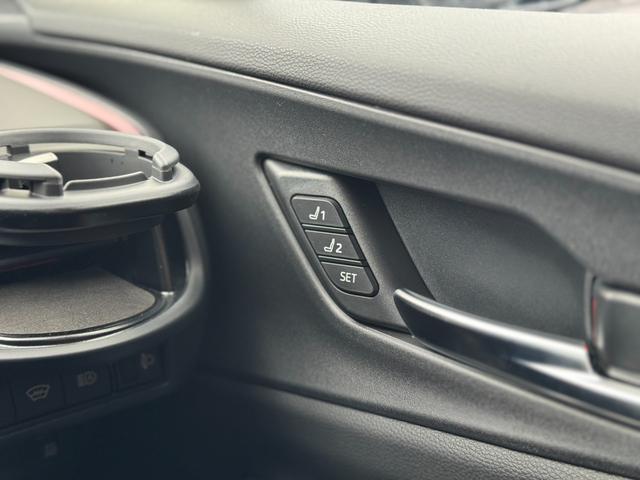 プリウス Ｚ　モデリスタエアロ（Ｆ／Ｓ／Ｒ）　パノラマルーフ　デジタルインナーミラー　寒冷地仕様　１２．３インチディスプレイオーディオ　パノラミックビューモニター　ブラインドスポットモニター　純正１９インチＡＷ（74枚目）