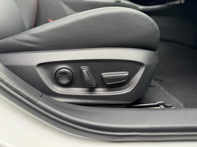 プリウス Ｚ　モデリスタエアロ（Ｆ／Ｓ／Ｒ）　パノラマルーフ　デジタルインナーミラー　寒冷地仕様　１２．３インチディスプレイオーディオ　パノラミックビューモニター　ブラインドスポットモニター　純正１９インチＡＷ（75枚目）