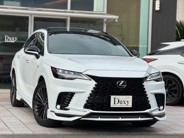 ＲＸ ＲＸ３５０　Ｆスポーツ　ＴＲＤエアロ（Ｆ／Ｓ／Ｒ／マフラー）　パノラマルーフ　オレンジキャリパー　ルーフレール　赤レザーシート　純正２１インチＡＷ　ヘッドアップディスプレイ　１４インチディスプレイ　パノラミックビューモニター（5枚目）