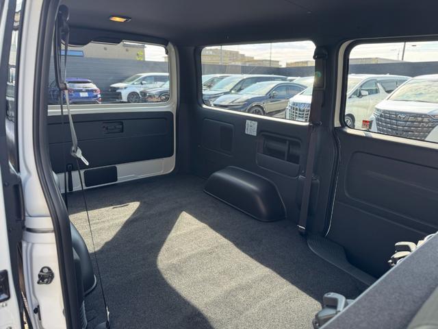 ハイエースバン ロングスーパーGL ダークプライムS アルパイン11インチフローティングナビ パノラミックビューモニター デジタルインナーミラー 寒冷地仕様 両側パワースライドドア 黒ハーフレザーシート スカッフプレート トヨタセーフティーセンス ETC(50枚目)