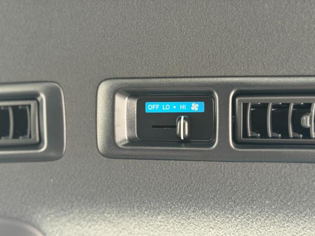 ハイエースバン ロングスーパーGL ダークプライムS アルパイン11インチフローティングナビ パノラミックビューモニター デジタルインナーミラー 寒冷地仕様 両側パワースライドドア 黒ハーフレザーシート スカッフプレート トヨタセーフティーセンス ETC(80枚目)