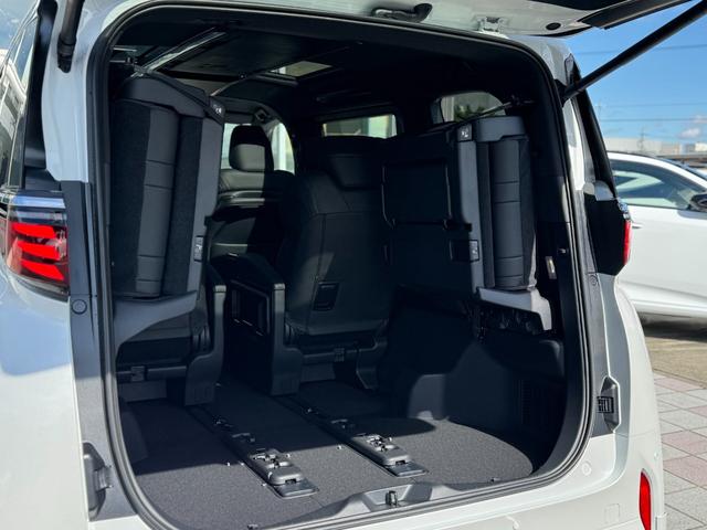 広々としたトランクはゴルフバックも積み込み可能です☆彡