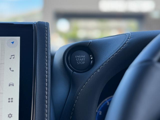 プッシュスタート☆彡鍵を差し込まずに、ブレーキを踏みながらエンジンスイッチのボタンを押すだけでエンジンを始動☆彡