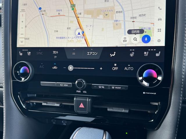 運転席には多機能のボタンが付いています☆彡