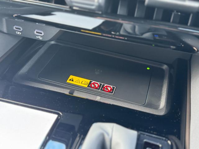 運転席には多機能のボタンが付いています☆彡