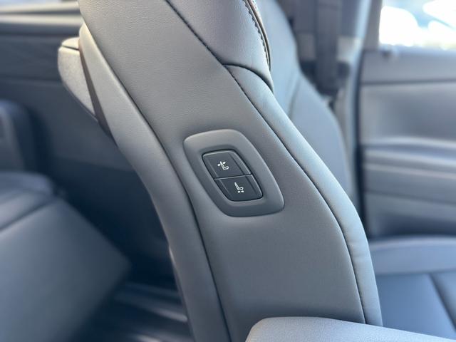 運転席には多機能のボタンが付いています☆彡