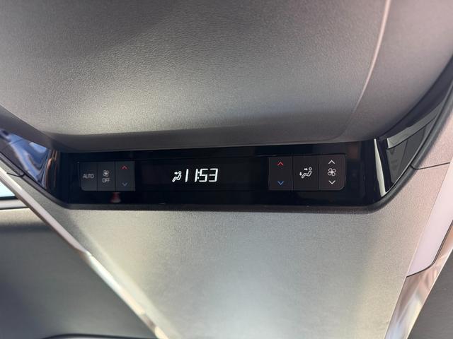 ２列目でもエアコン調節可能です☆彡