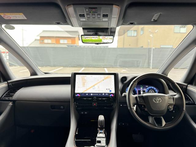 ヴェルファイアハイブリッド Ｚ　プレミア　１３．２型有機ＥＬ後席モニター　デジタルインナーミラー　左右独立ムーンルーフ　トヨタチームメイトアドバンストパーク　カラーヘッドアップディスプレイ　スペアタイヤ　パノラミックビューモニタ　ＥＴＣ２．０（8枚目）