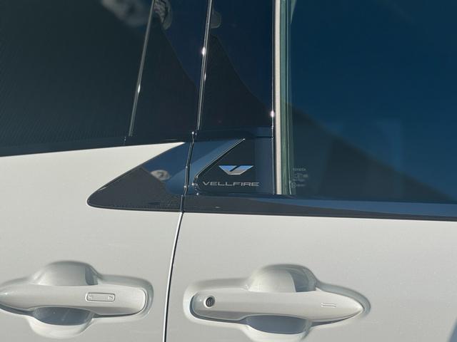 ヴェルファイアハイブリッド Ｚ　プレミア　１３．２型有機ＥＬ後席モニター　デジタルインナーミラー　左右独立ムーンルーフ　トヨタチームメイトアドバンストパーク　カラーヘッドアップディスプレイ　スペアタイヤ　パノラミックビューモニタ　ＥＴＣ２．０（29枚目）