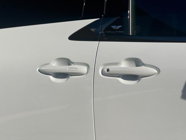 ヴェルファイアハイブリッド Ｚ　プレミア　１３．２型有機ＥＬ後席モニター　デジタルインナーミラー　左右独立ムーンルーフ　トヨタチームメイトアドバンストパーク　カラーヘッドアップディスプレイ　スペアタイヤ　パノラミックビューモニタ　ＥＴＣ２．０（30枚目）