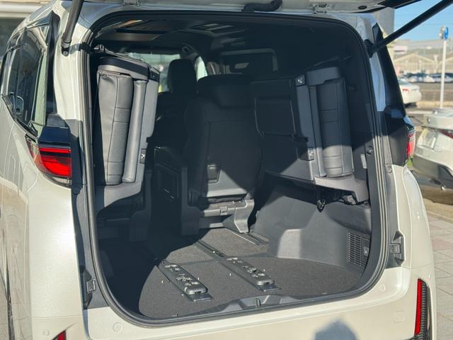 ヴェルファイアハイブリッド Ｚ　プレミア　１３．２型有機ＥＬ後席モニター　デジタルインナーミラー　左右独立ムーンルーフ　トヨタチームメイトアドバンストパーク　カラーヘッドアップディスプレイ　スペアタイヤ　パノラミックビューモニタ　ＥＴＣ２．０（39枚目）