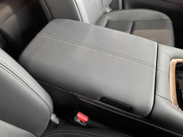 ヴェルファイアハイブリッド Ｚ　プレミア　１３．２型有機ＥＬ後席モニター　デジタルインナーミラー　左右独立ムーンルーフ　トヨタチームメイトアドバンストパーク　カラーヘッドアップディスプレイ　スペアタイヤ　パノラミックビューモニタ　ＥＴＣ２．０（62枚目）