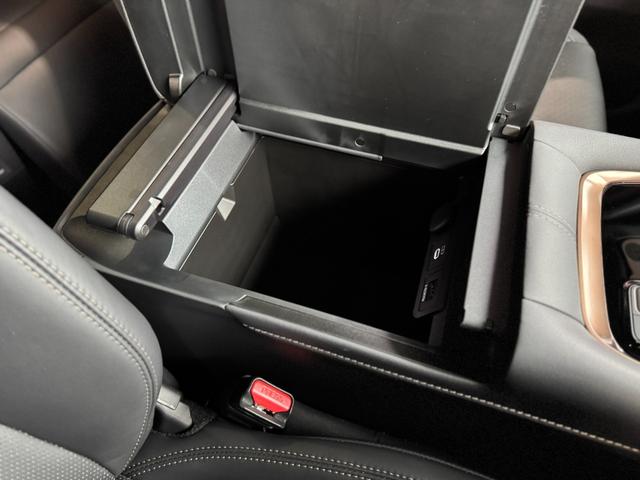 ヴェルファイアハイブリッド Ｚ　プレミア　１３．２型有機ＥＬ後席モニター　デジタルインナーミラー　左右独立ムーンルーフ　トヨタチームメイトアドバンストパーク　カラーヘッドアップディスプレイ　スペアタイヤ　パノラミックビューモニタ　ＥＴＣ２．０（63枚目）