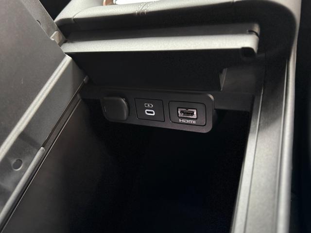 ヴェルファイアハイブリッド Ｚ　プレミア　１３．２型有機ＥＬ後席モニター　デジタルインナーミラー　左右独立ムーンルーフ　トヨタチームメイトアドバンストパーク　カラーヘッドアップディスプレイ　スペアタイヤ　パノラミックビューモニタ　ＥＴＣ２．０（64枚目）