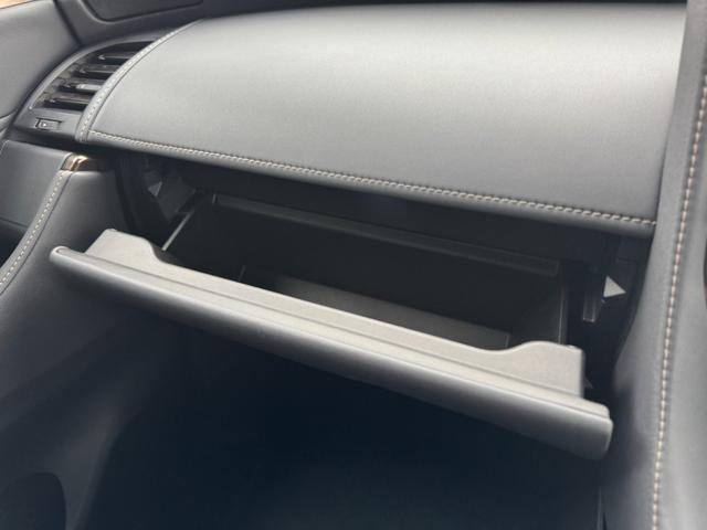 ヴェルファイアハイブリッド Ｚ　プレミア　１３．２型有機ＥＬ後席モニター　デジタルインナーミラー　左右独立ムーンルーフ　トヨタチームメイトアドバンストパーク　カラーヘッドアップディスプレイ　スペアタイヤ　パノラミックビューモニタ　ＥＴＣ２．０（74枚目）