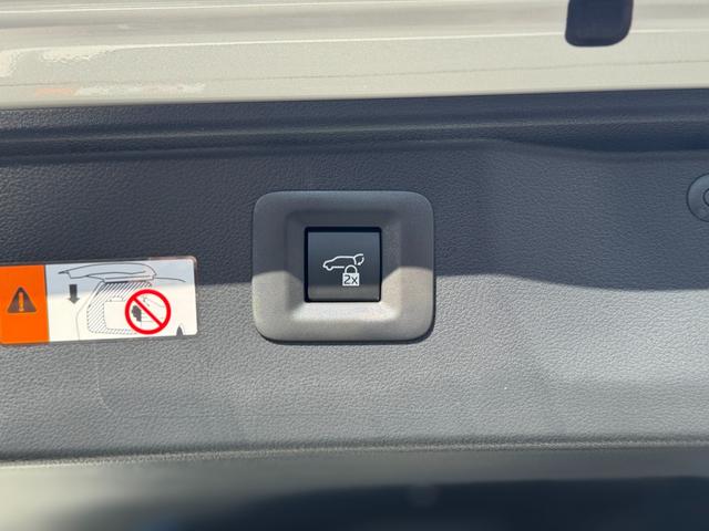 ヴェルファイアハイブリッド Ｚ　プレミア　１３．２型有機ＥＬ後席モニター　デジタルインナーミラー　左右独立ムーンルーフ　トヨタチームメイトアドバンストパーク　カラーヘッドアップディスプレイ　スペアタイヤ　パノラミックビューモニタ　ＥＴＣ２．０（80枚目）