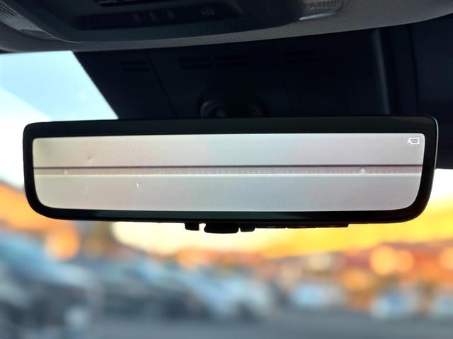 プリウス Ｚ　ＧＲエアロ（Ｆ／Ｒ）　デジタルインナーミラー　赤レザー　ドライブレコーダー　１２．３インチディスプレイ　パノラミックビューモニター　ブラインドスポットモニター　トヨタチームメイトアドバンストパーク（10枚目）